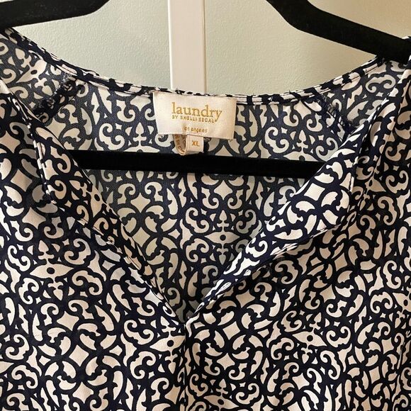 Laundry by Shelli Segal V-Neck Sleeveless Top - Picture 4 of 5